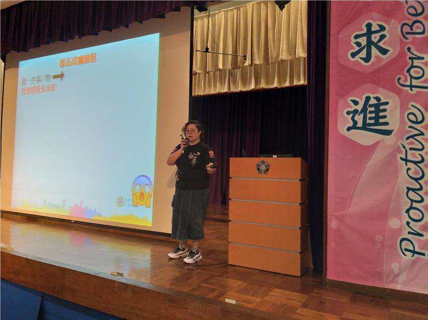 分別邀請社工及戒毒康復者到校講解吸毒禍害。